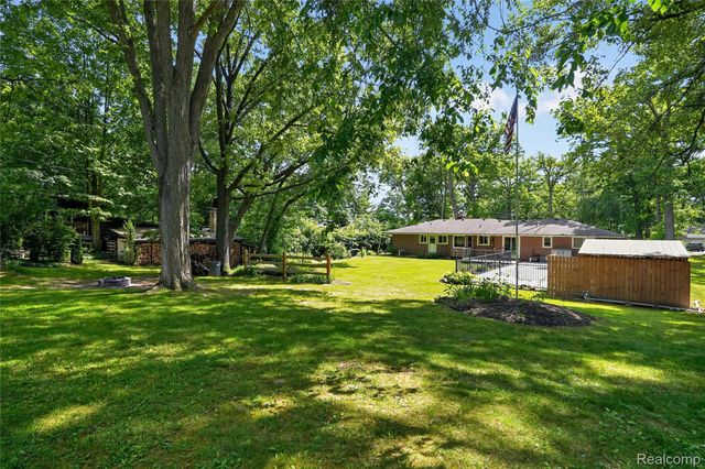8668 Cooley Beach Drive, White Lake Charter Township, MI 48386
