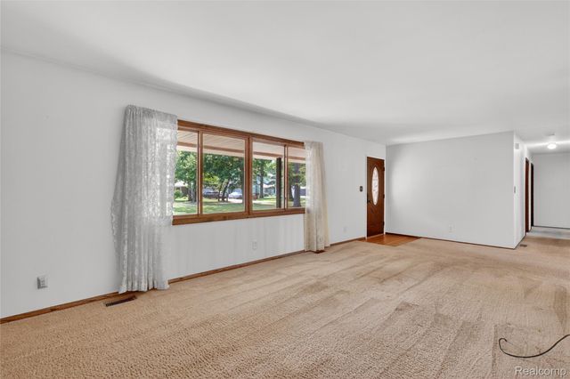 8668 Cooley Beach Drive, White Lake Charter Township, MI 48386