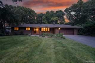 8668 Cooley Beach Drive, White Lake Charter Township, MI 48386