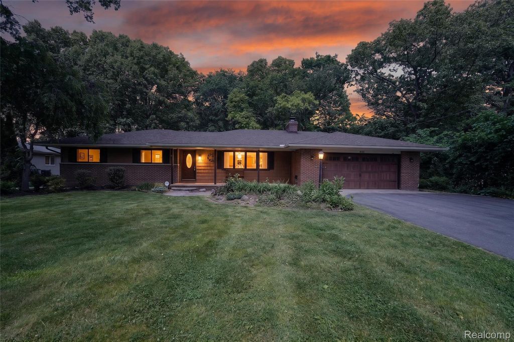 8668 Cooley Beach Drive, White Lake Charter Township, MI 48386