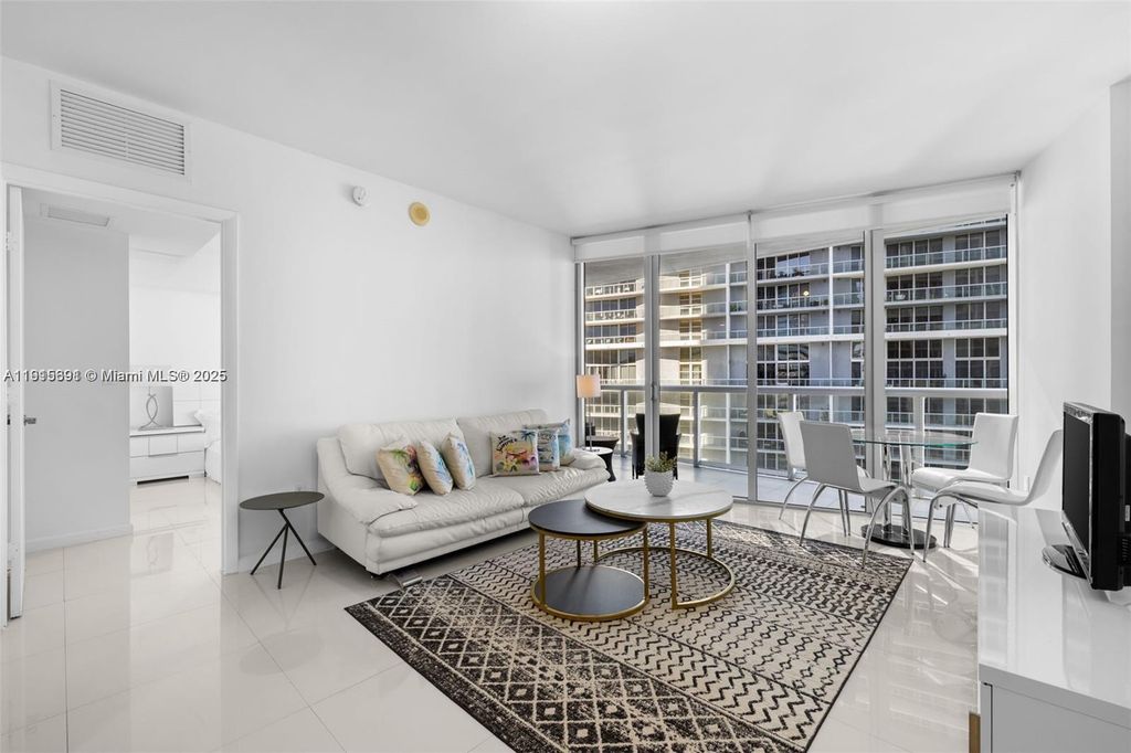 495 Brickell Ave 2206, Miami, FL 33131