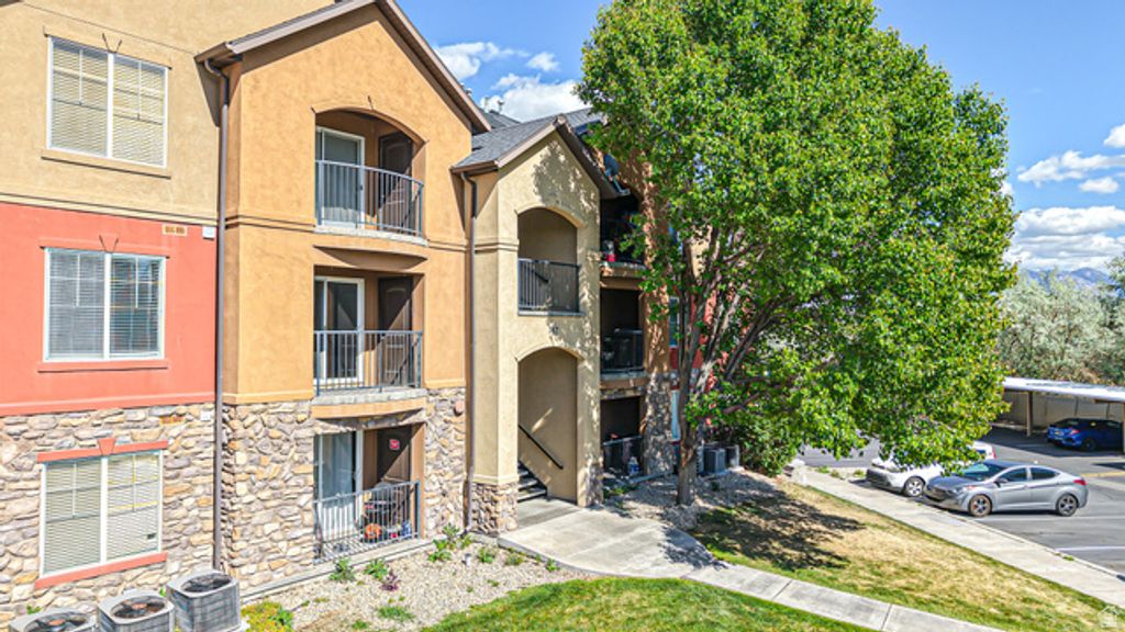 Image 10 of property listing at 367 S 1000 W #201, Pleasant Grove, UT 84062