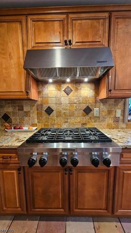 616 Hackensack St, Carlstadt Boro, NJ 07072