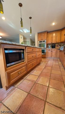 616 Hackensack St, Carlstadt Boro, NJ 07072
