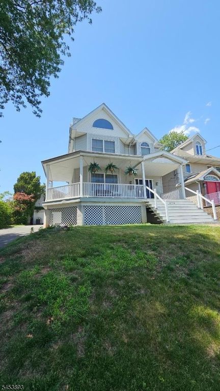 616 Hackensack St, Carlstadt Boro, NJ 07072