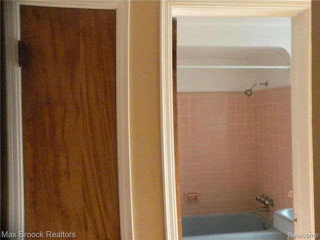 1711 Villa Road, Birmingham, MI 48009