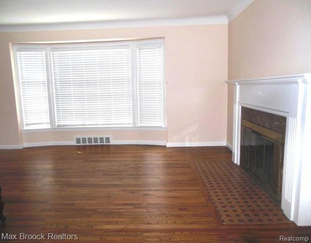 1711 Villa Road, Birmingham, MI 48009