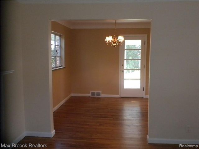 1711 Villa Road, Birmingham, MI 48009