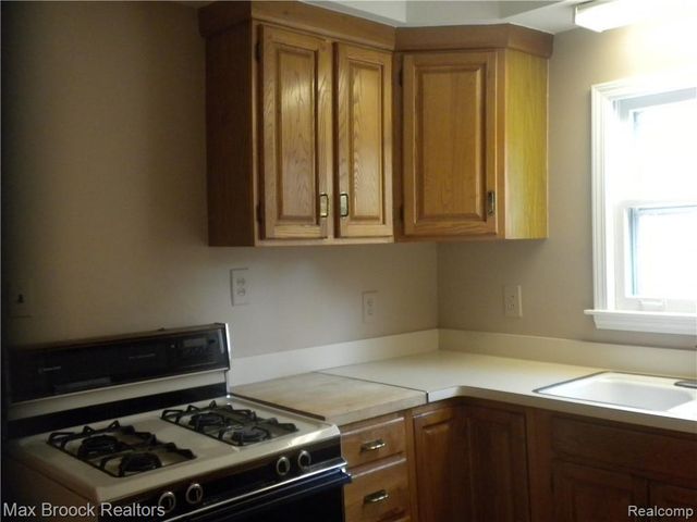 1711 Villa Road, Birmingham, MI 48009
