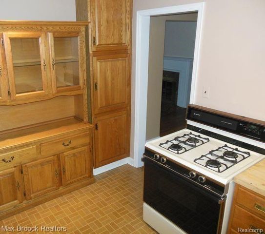 1711 Villa Road, Birmingham, MI 48009