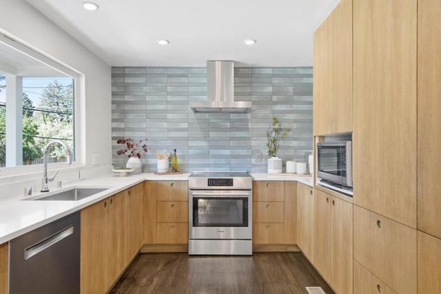 1860 San Carlos Avenue, San Carlos, CA 94070