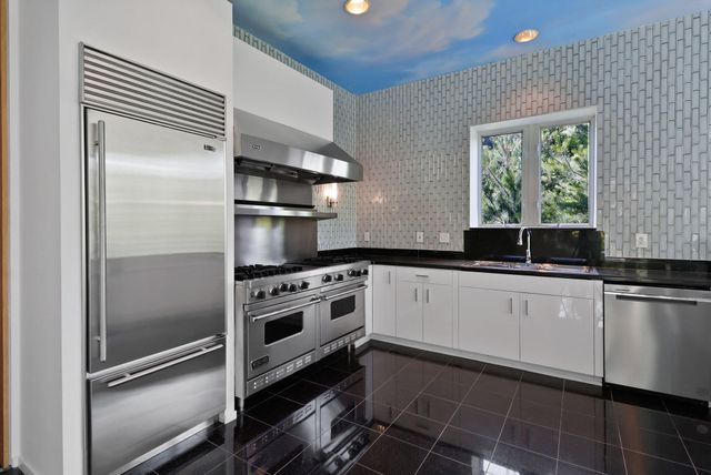 8692 E 200 S, Knox, IN 46534