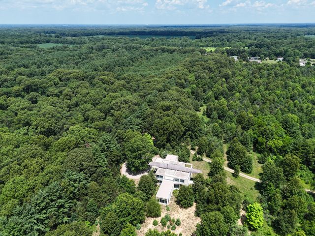 8692 E 200 S, Knox, IN 46534