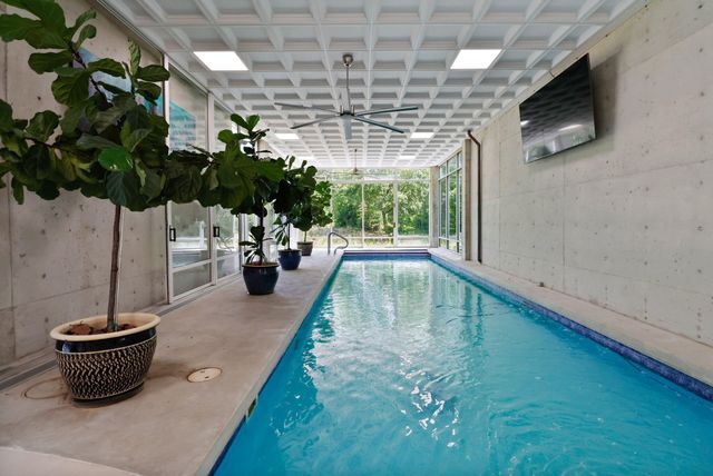 8692 E 200 S, Knox, IN 46534