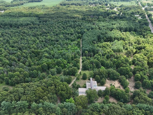 8692 E 200 S, Knox, IN 46534