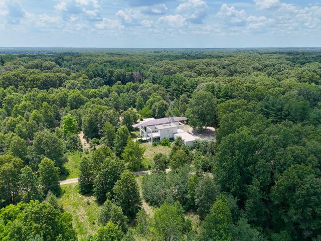 8692 E 200 S, Knox, IN 46534