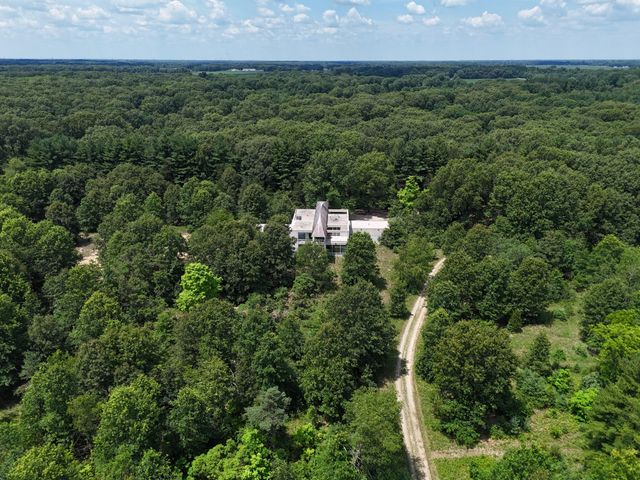 8692 E 200 S, Knox, IN 46534