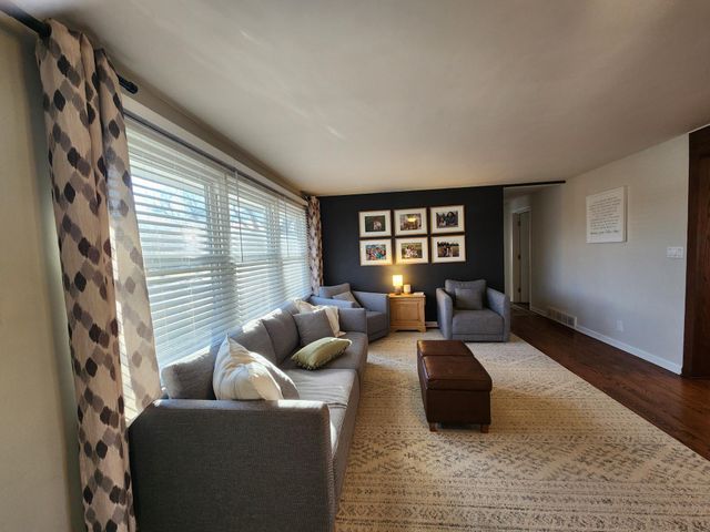 1006 Maplehill Drive, Albert Lea, MN 56007