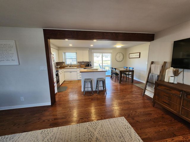 1006 Maplehill Drive, Albert Lea, MN 56007