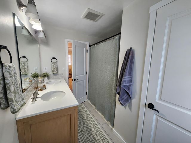 1006 Maplehill Drive, Albert Lea, MN 56007