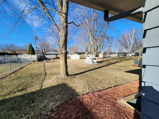 1006 Maplehill Drive, Albert Lea, MN 56007