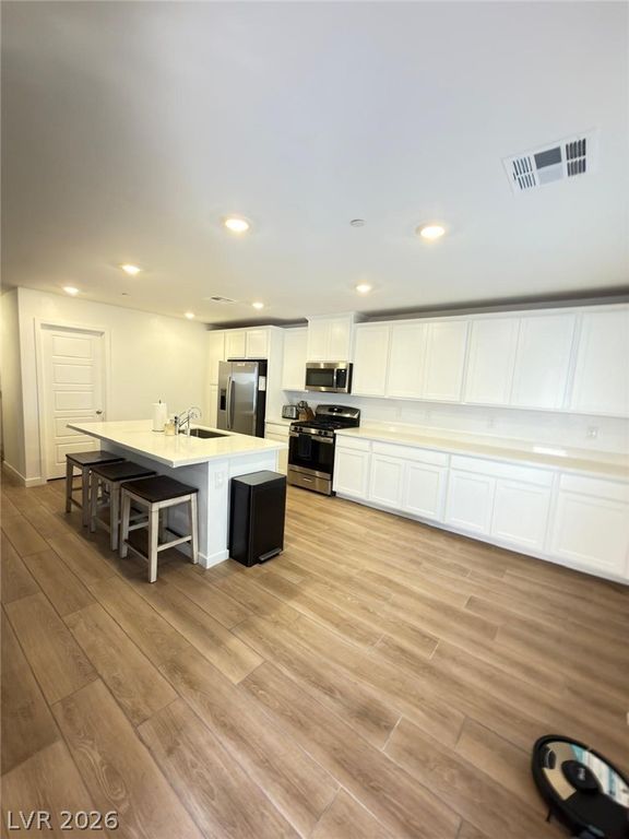 Image 4 of property listing at 9317 Davis Falls Place, Las Vegas, NV 89143