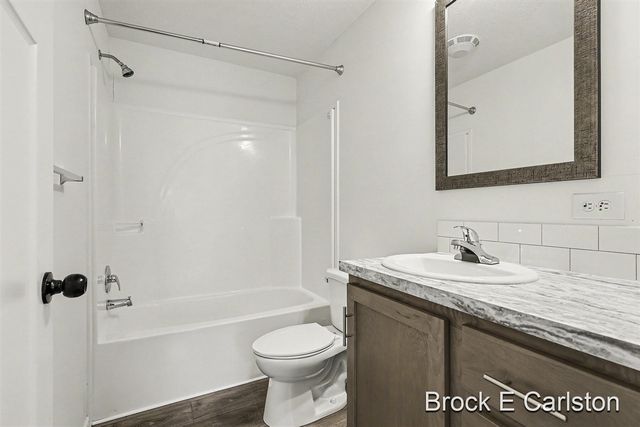 1283 E Ellis Road 7, Norton Shores, MI 49441