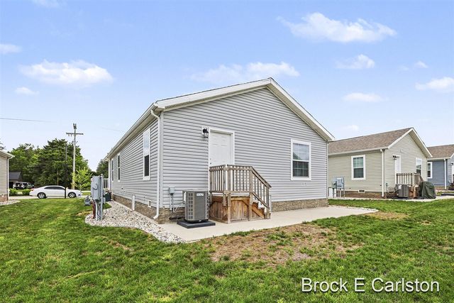 1283 E Ellis Road 7, Norton Shores, MI 49441