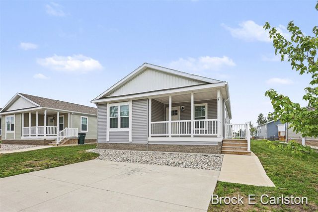 1283 E Ellis Road 7, Norton Shores, MI 49441