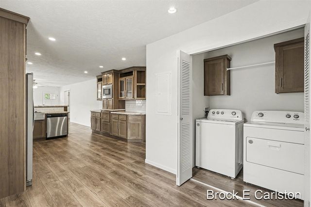 1283 E Ellis Road 7, Norton Shores, MI 49441