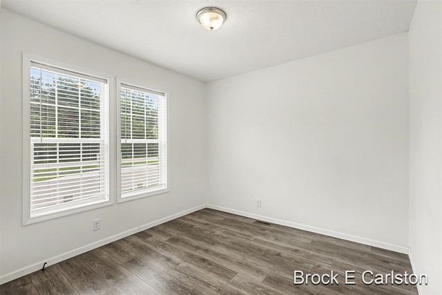 1283 E Ellis Road 7, Norton Shores, MI 49441