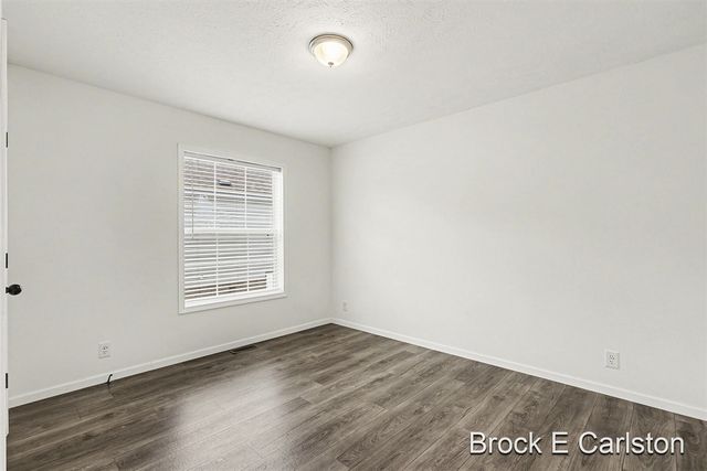 1283 E Ellis Road 7, Norton Shores, MI 49441