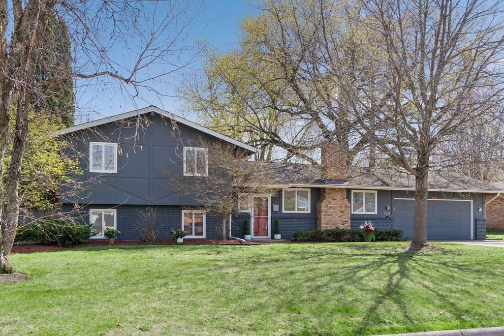 6009 Chapel Drive, Edina, MN 55439