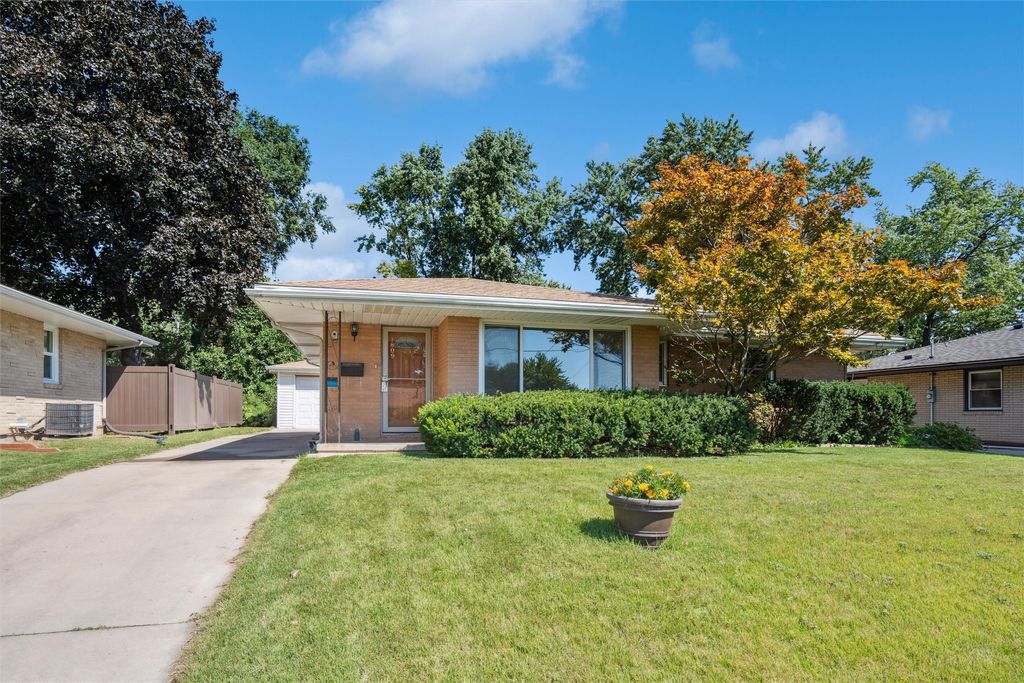 1809 Pearl Drive, West Des Moines, IA 50265