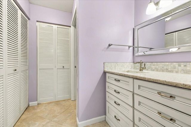 411 PALM TREE DRIVE 411, Bradenton, FL 34210
