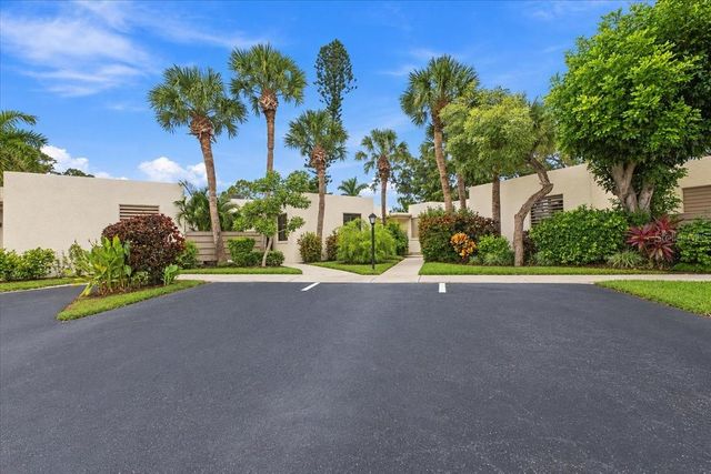 411 PALM TREE DRIVE 411, Bradenton, FL 34210