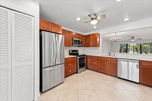 411 PALM TREE DRIVE 411, Bradenton, FL 34210
