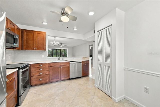 411 PALM TREE DRIVE 411, Bradenton, FL 34210