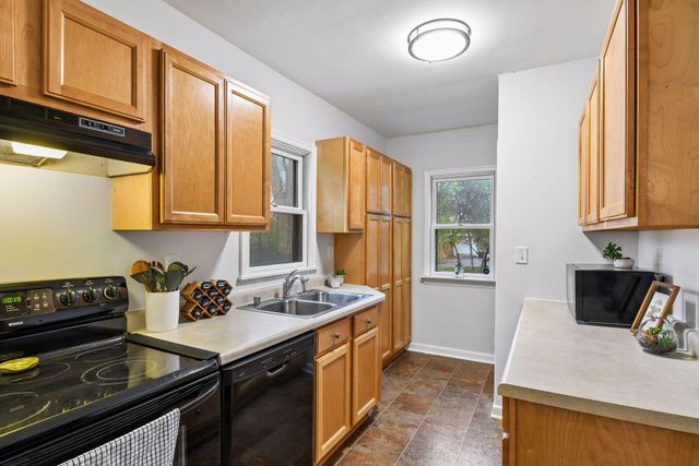 4721 Lakeview Avenue N, Brooklyn Center, MN 55429