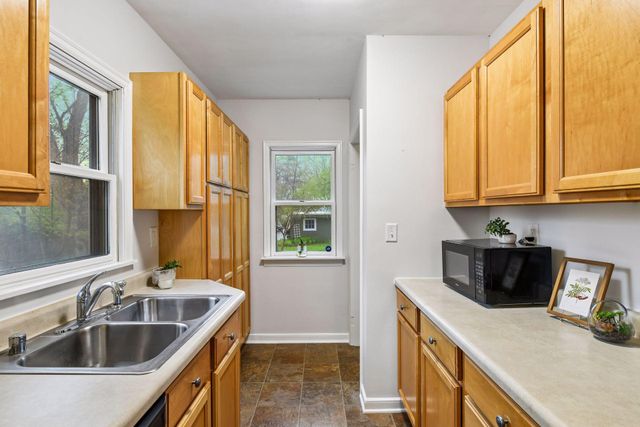 4721 Lakeview Avenue N, Brooklyn Center, MN 55429