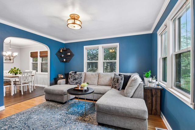 4721 Lakeview Avenue N, Brooklyn Center, MN 55429