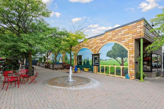 4721 Lakeview Avenue N, Brooklyn Center, MN 55429