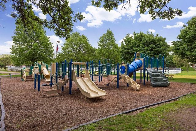 4721 Lakeview Avenue N, Brooklyn Center, MN 55429