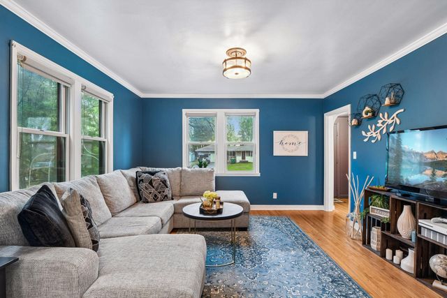 4721 Lakeview Avenue N, Brooklyn Center, MN 55429