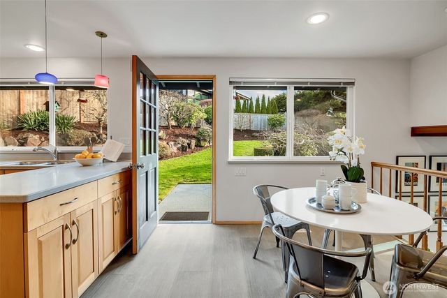 12161 SE 17th Place, Bellevue, WA 98005