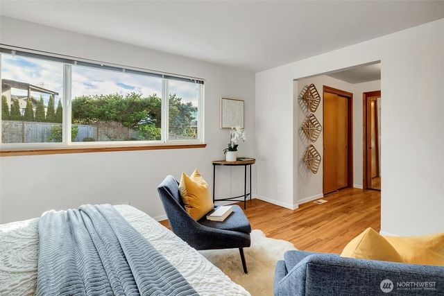 12161 SE 17th Place, Bellevue, WA 98005