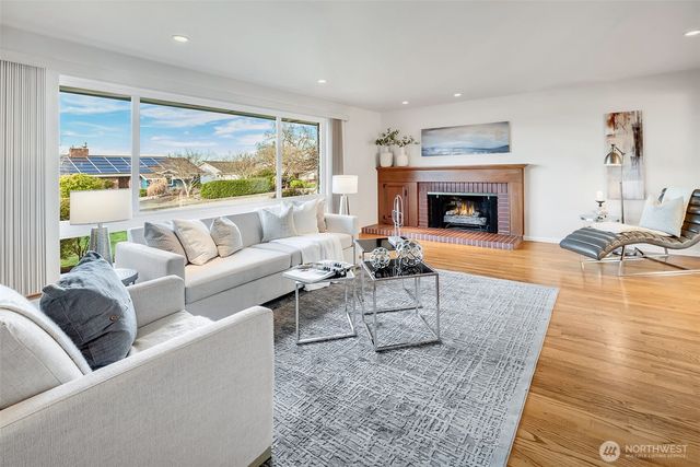 12161 SE 17th Place, Bellevue, WA 98005