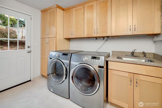 12161 SE 17th Place, Bellevue, WA 98005