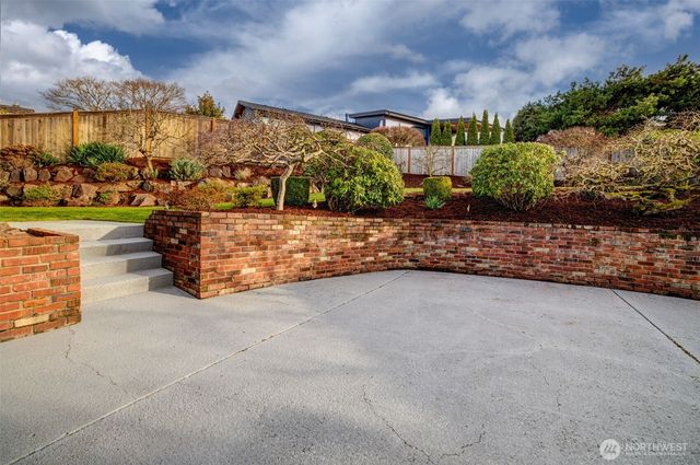 12161 SE 17th Place, Bellevue, WA 98005