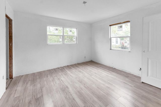 909 Ives Creek Road, Bellville, TX 77418